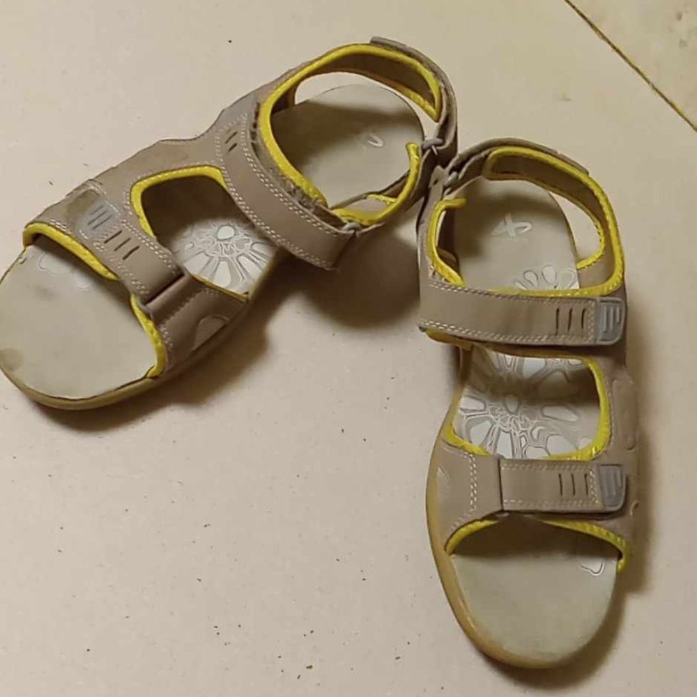 ATHLETA  WOMENS SANDALS SIZE 11